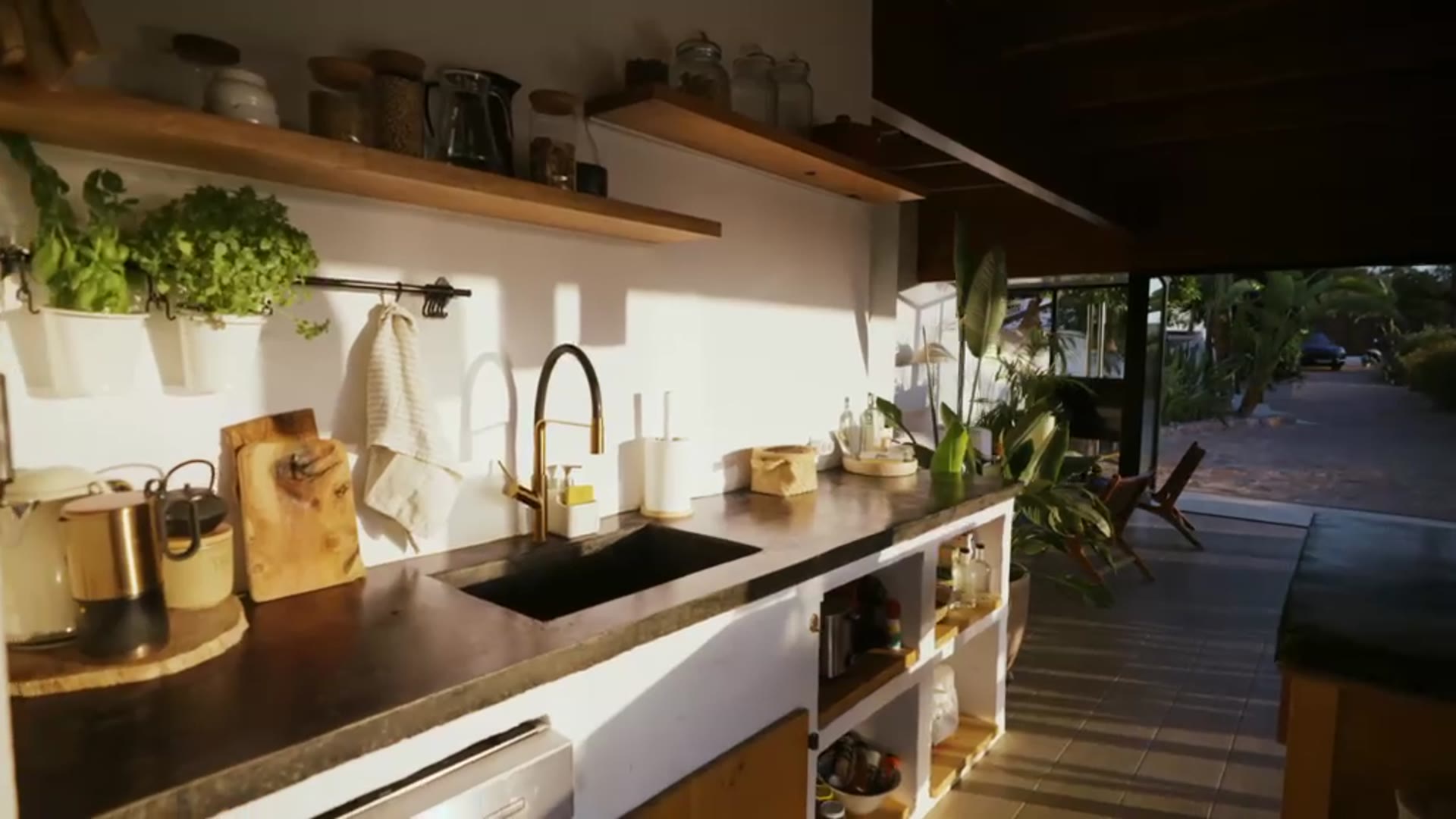 Outdoor kitchen counter